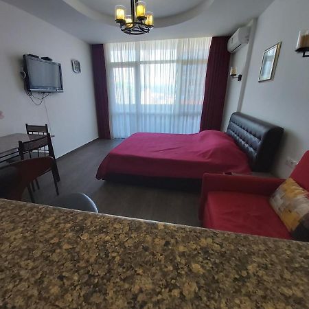 Apartament Premium Klass Appartamento Batumi Esterno foto