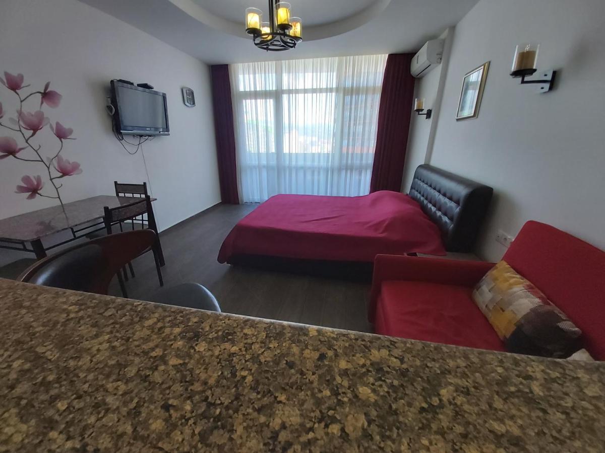 Apartament Premium Klass Appartamento Batumi Esterno foto