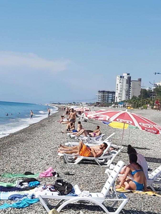Apartament Premium Klass Appartamento Batumi Esterno foto