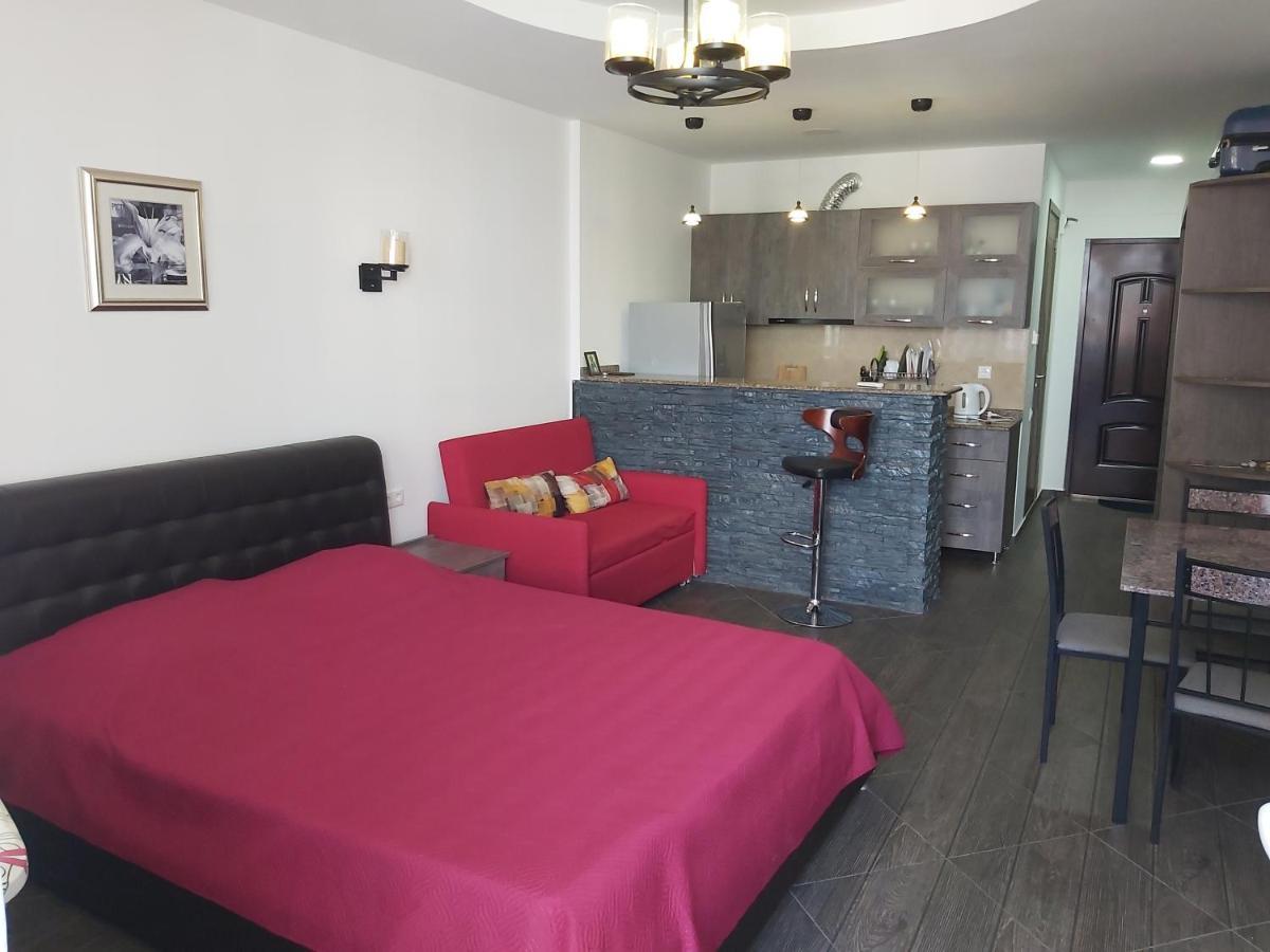 Apartament Premium Klass Appartamento Batumi Esterno foto