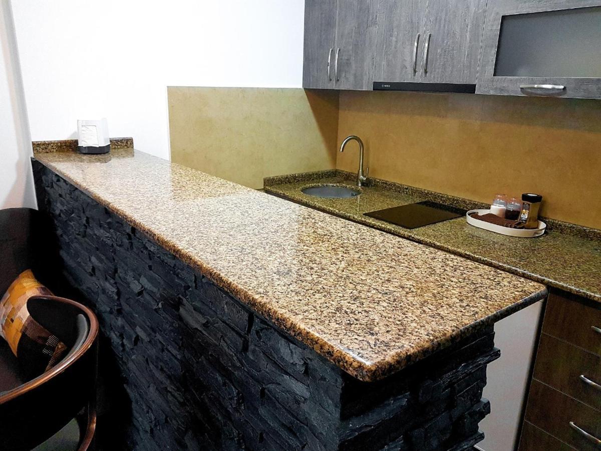 Apartament Premium Klass Appartamento Batumi Esterno foto